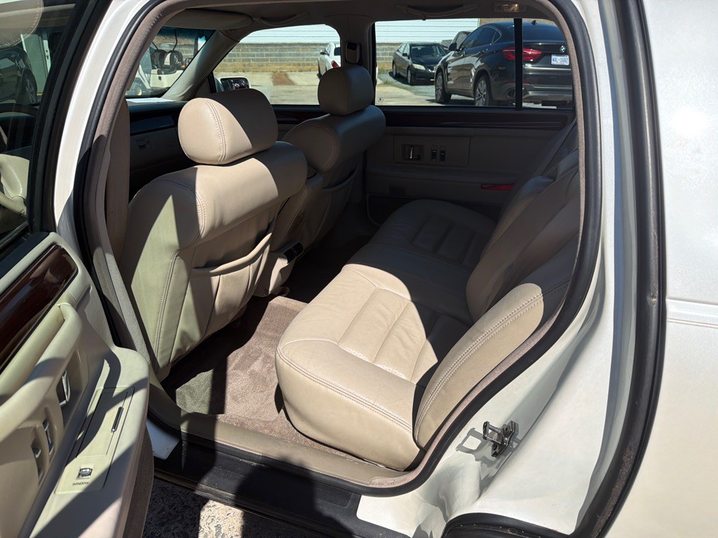 1994 Cadillac DeVille Image 11