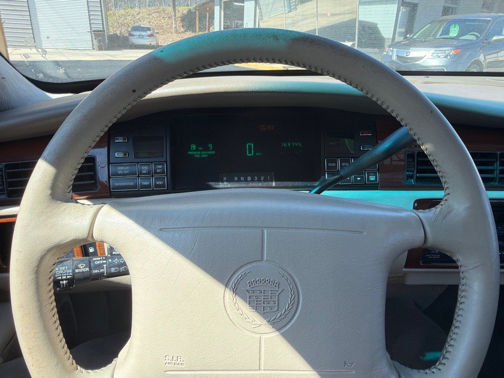 1994 Cadillac DeVille Image 12