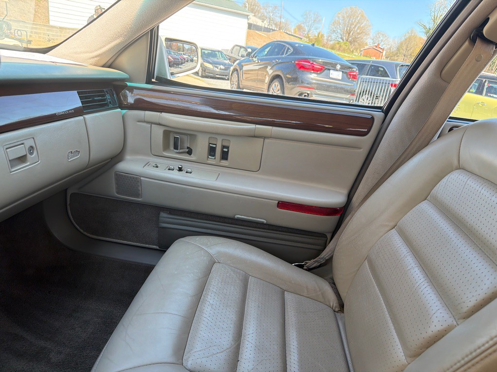 1994 Cadillac DeVille Image 14