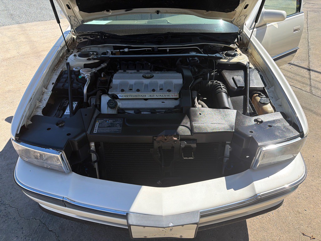 1994 Cadillac DeVille Image 17