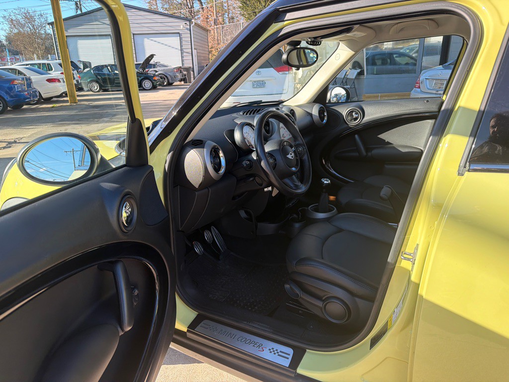 2012 MINI Cooper Image 9