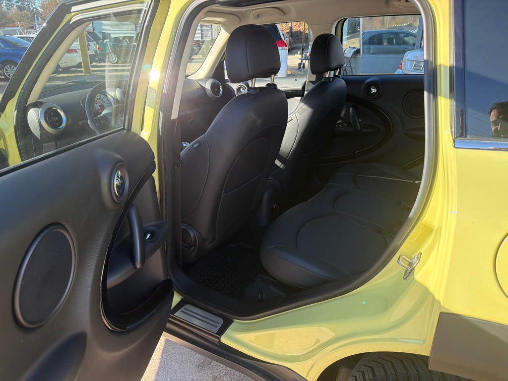 2012 MINI Cooper Image 10