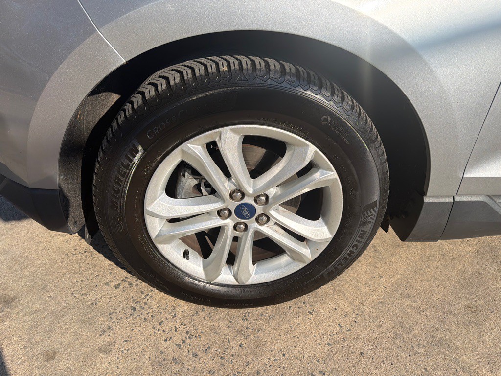 2020 Ford Edge Image 9