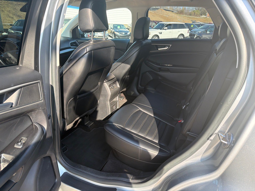 2020 Ford Edge Image 11