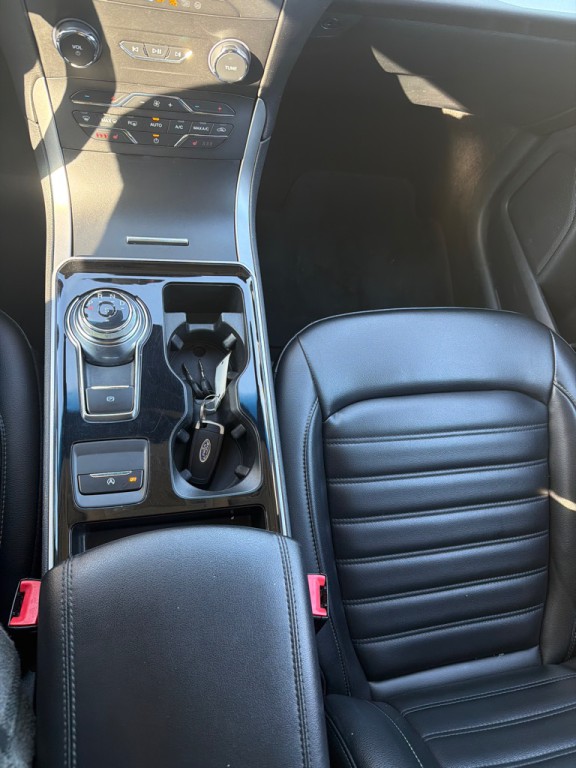 2020 Ford Edge Image 17