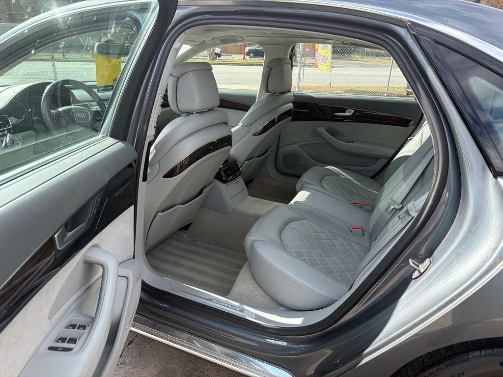 2015 Audi A8 Image 9