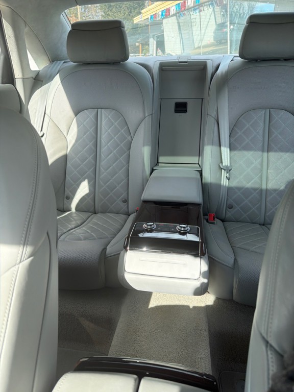 2015 Audi A8 Image 12
