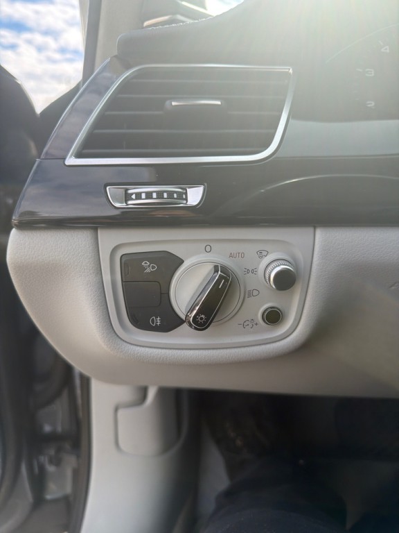 2015 Audi A8 Image 14