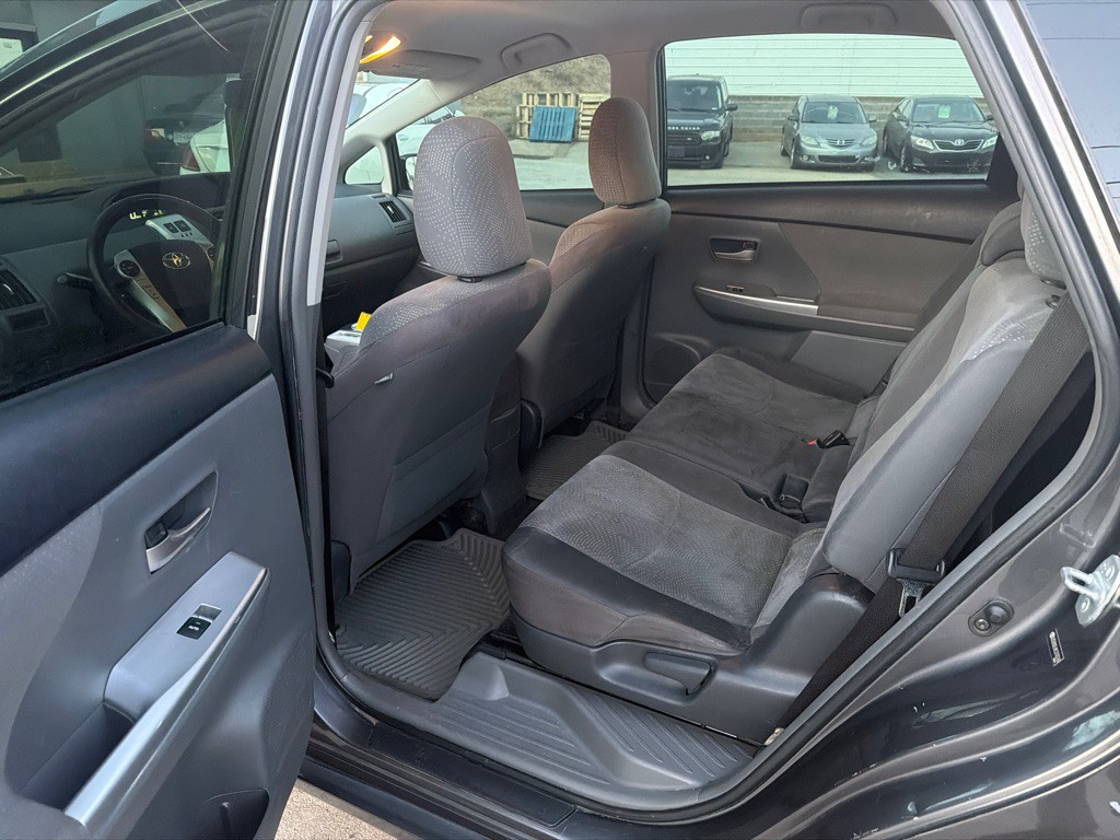 2012 Toyota Prius Image 11