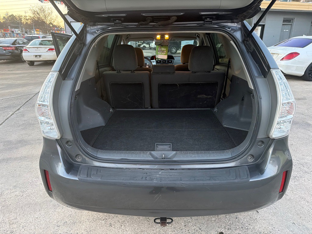 2012 Toyota Prius Image 12