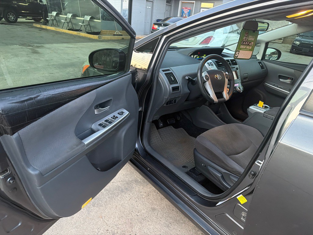 2012 Toyota Prius Image 13