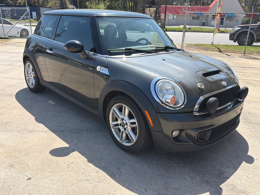 2011 MINI Cooper Image 1