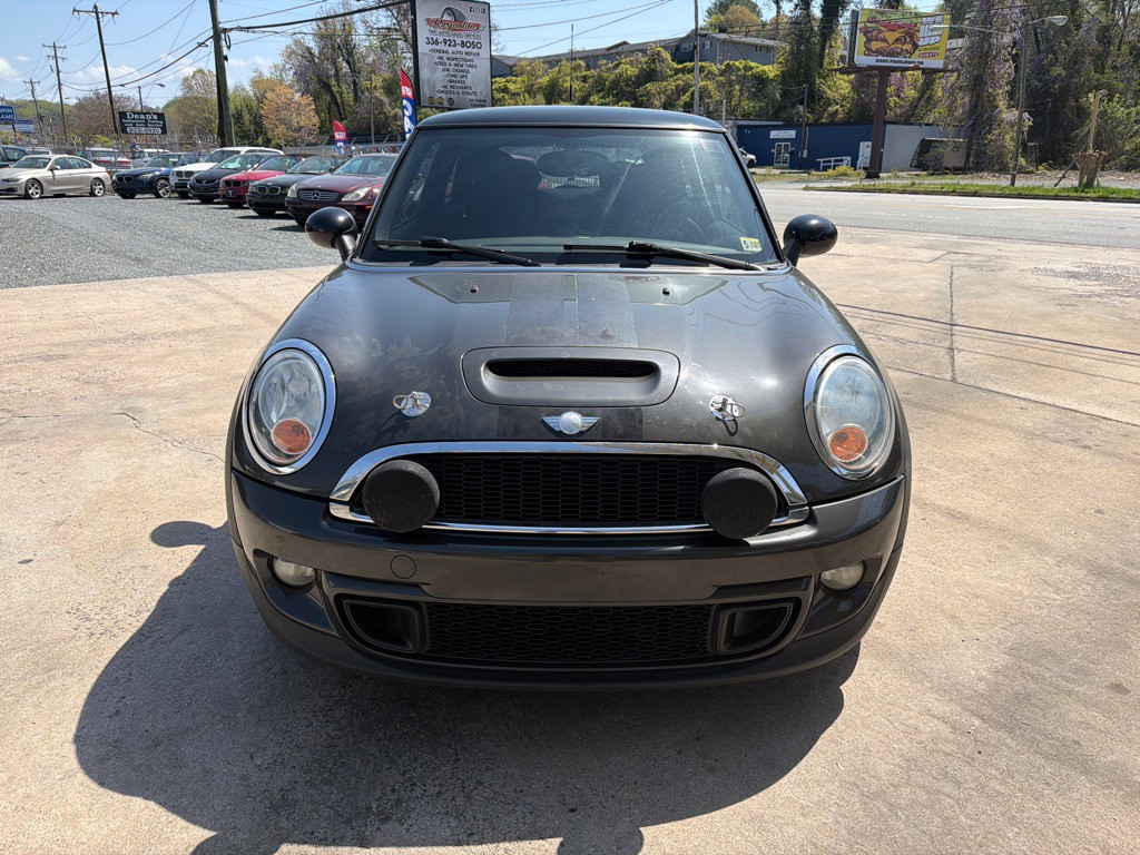 2011 MINI Cooper Image 2
