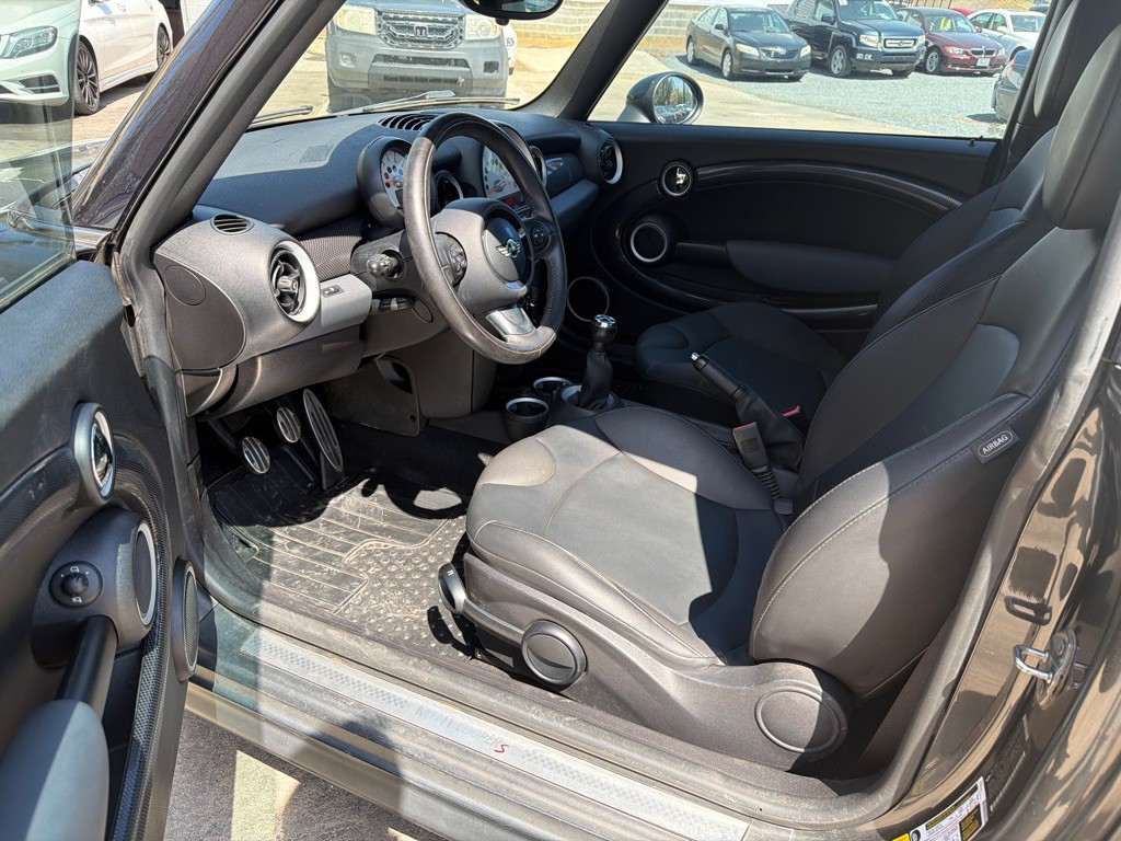2011 MINI Cooper Image 10