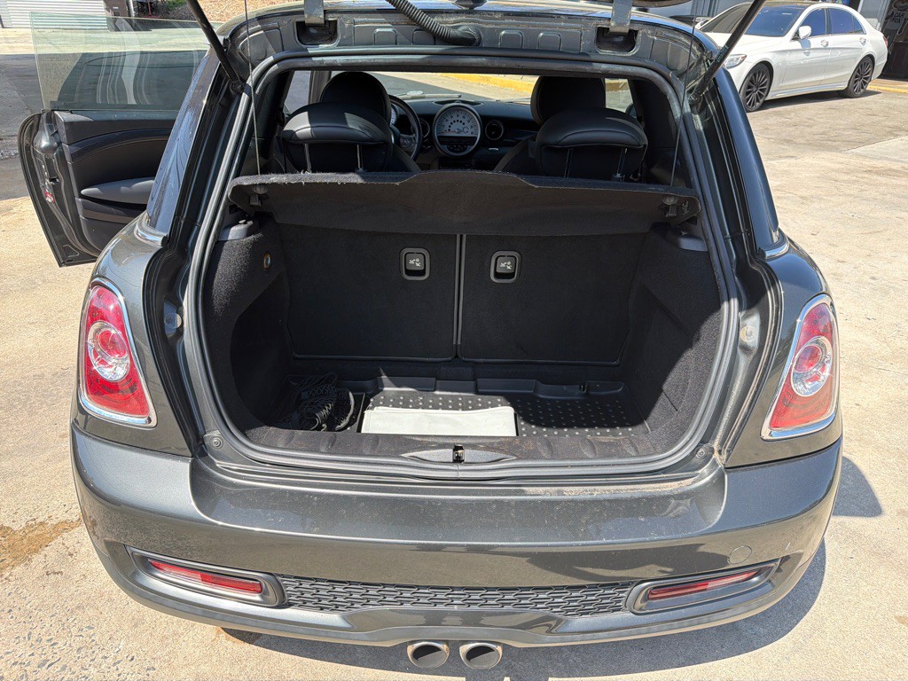 2011 MINI Cooper Image 11