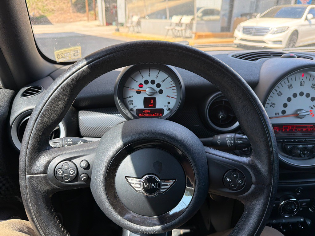 2011 MINI Cooper Image 12