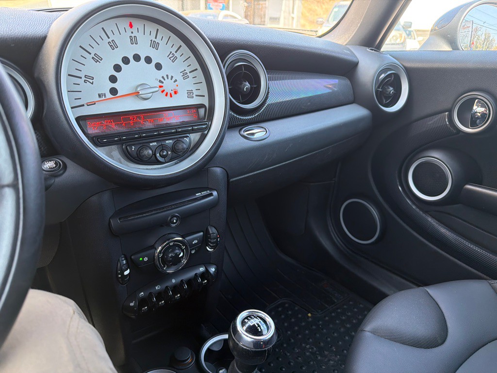 2011 MINI Cooper Image 13