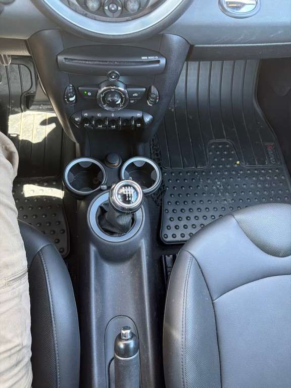 2011 MINI Cooper Image 14