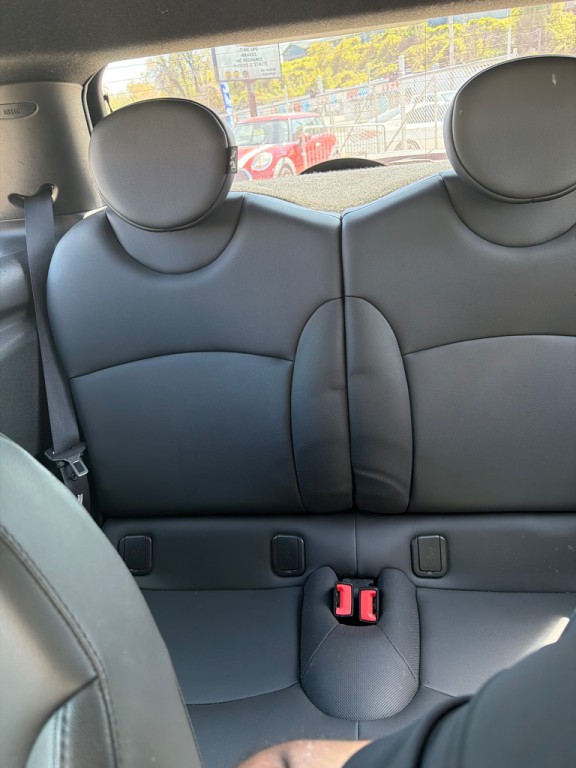 2011 MINI Cooper Image 16