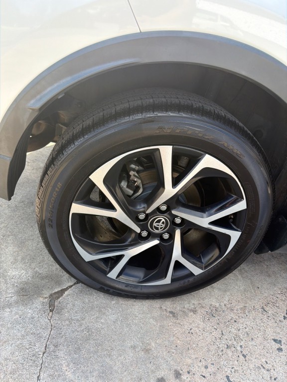 2018 Toyota C-HR Image 9