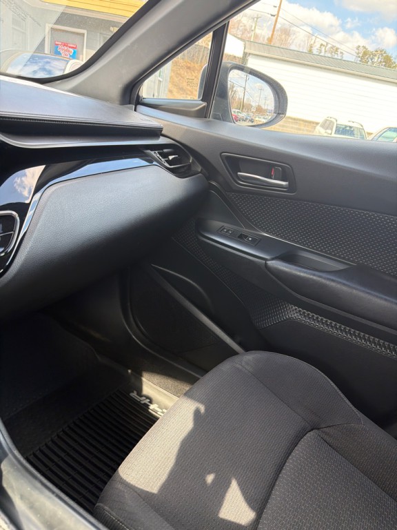 2018 Toyota C-HR Image 15