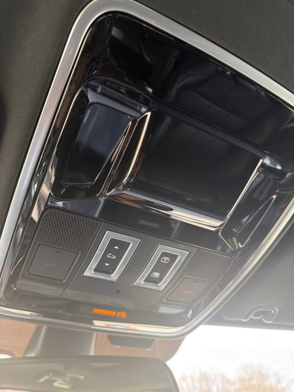 2016 Land Rover Range Rover Image 16