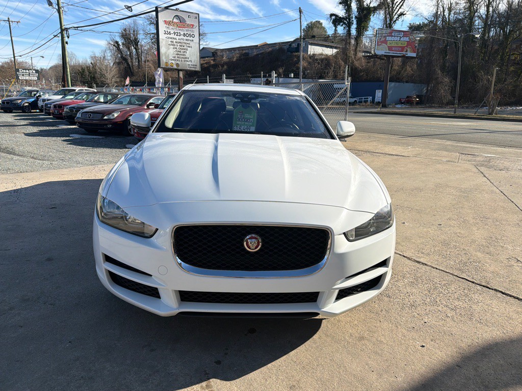 2017 Jaguar XE Image 2