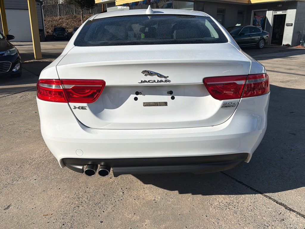 2017 Jaguar XE Image 6