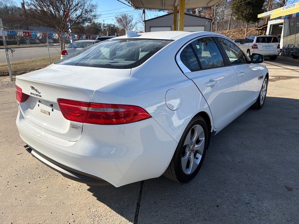 2017 Jaguar XE Image 7