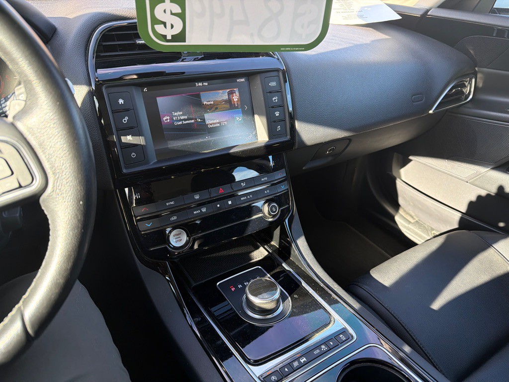 2017 Jaguar XE Image 14