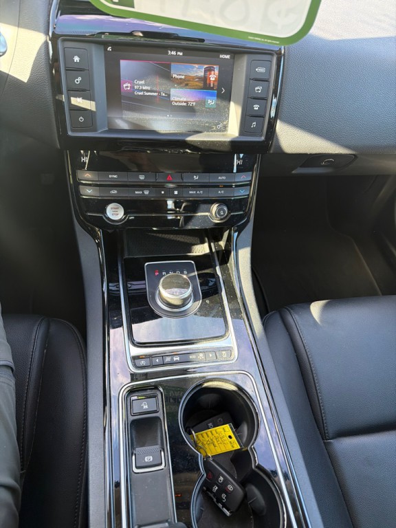 2017 Jaguar XE Image 15