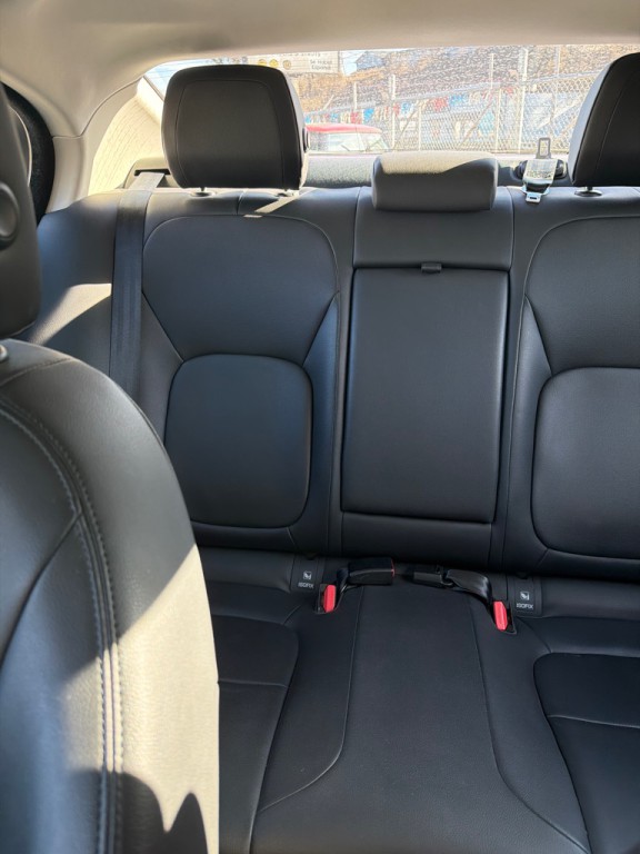 2017 Jaguar XE Image 16