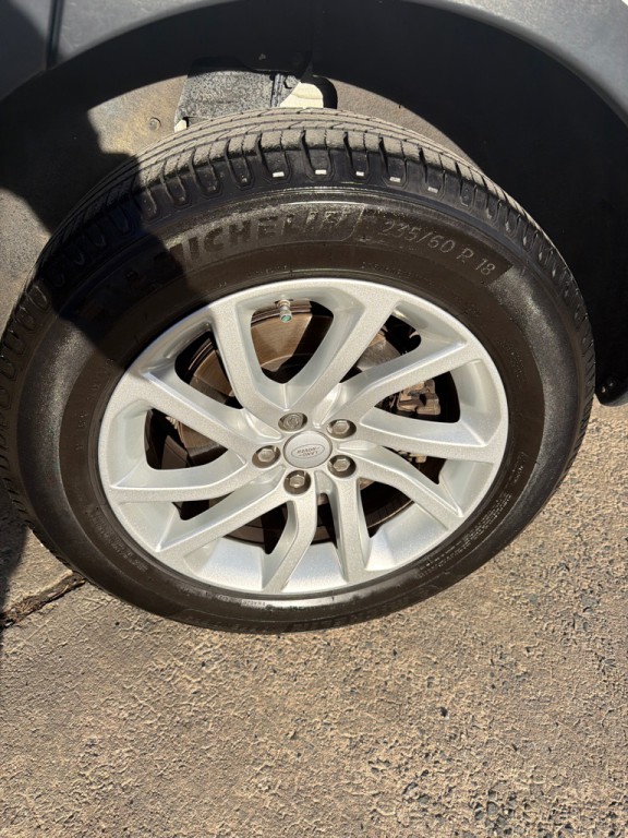 2019 Land Rover Discovery Sport Image 14