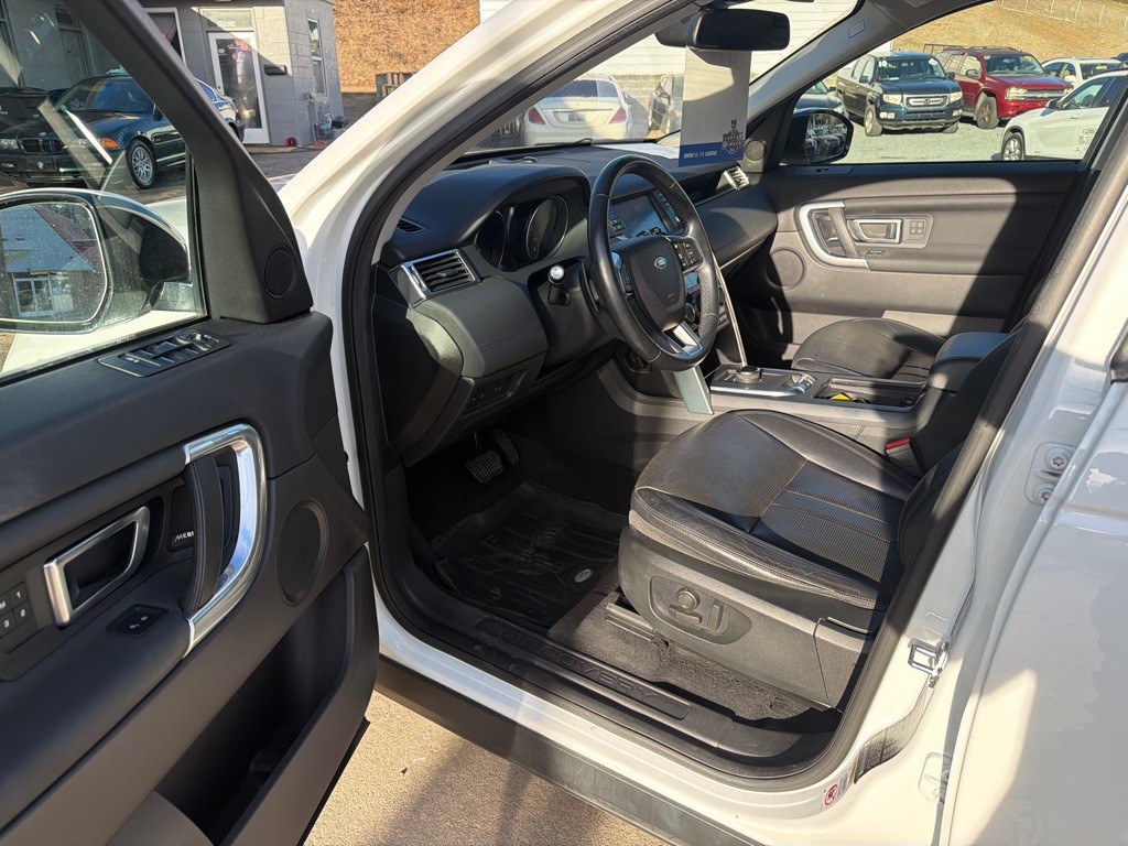 2019 Land Rover Discovery Sport Image 15