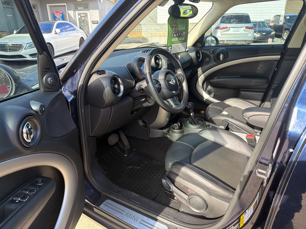 2015 MINI Cooper Image 11