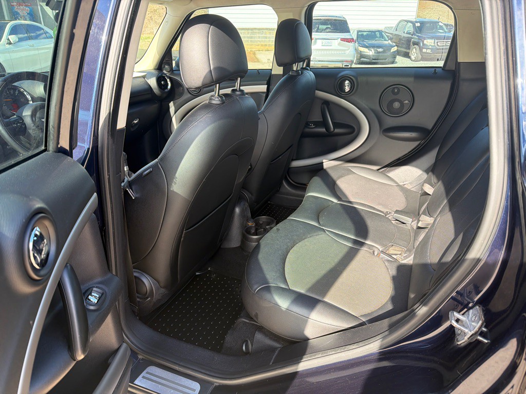 2015 MINI Cooper Image 12