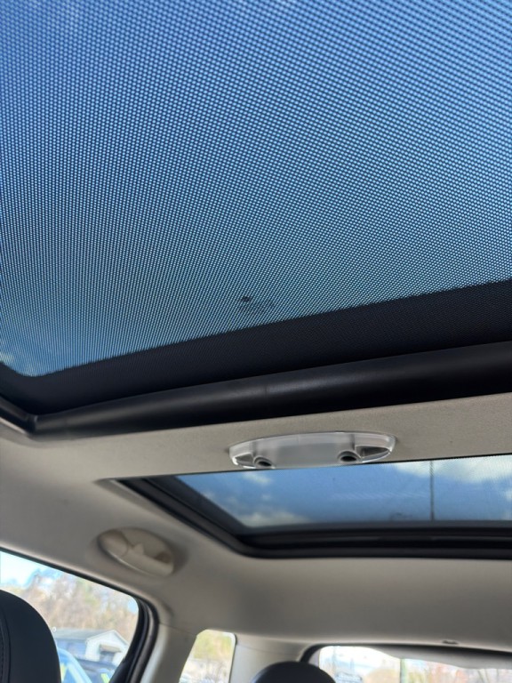 2015 MINI Cooper Image 16