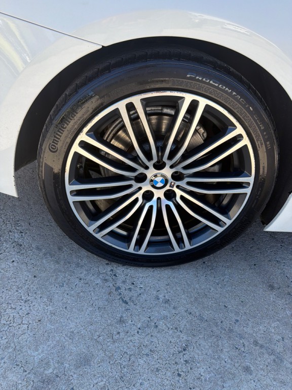 2017 BMW 5 Series Image 9