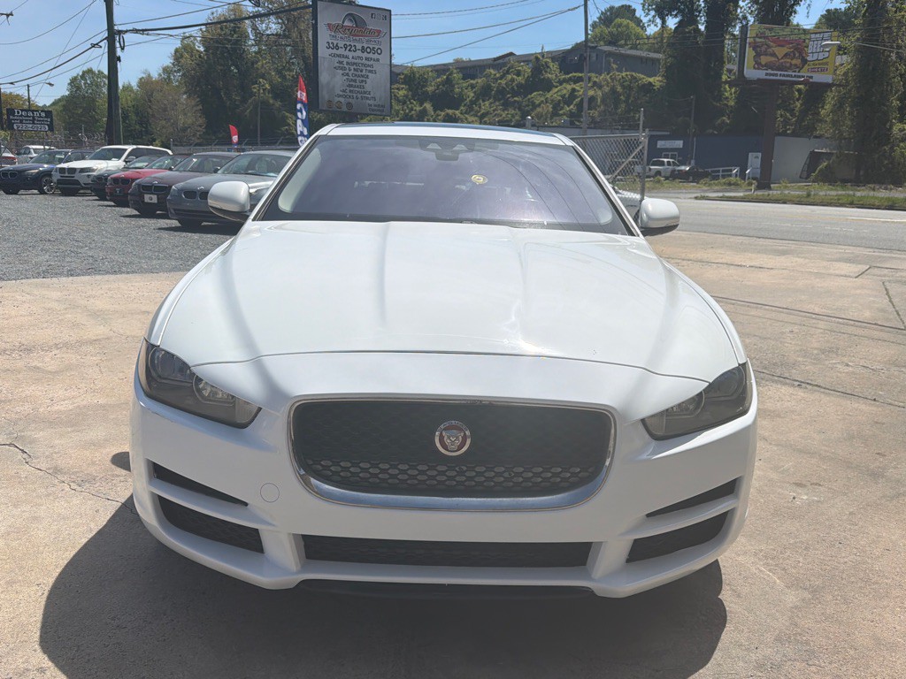 2017 Jaguar XE Image 2