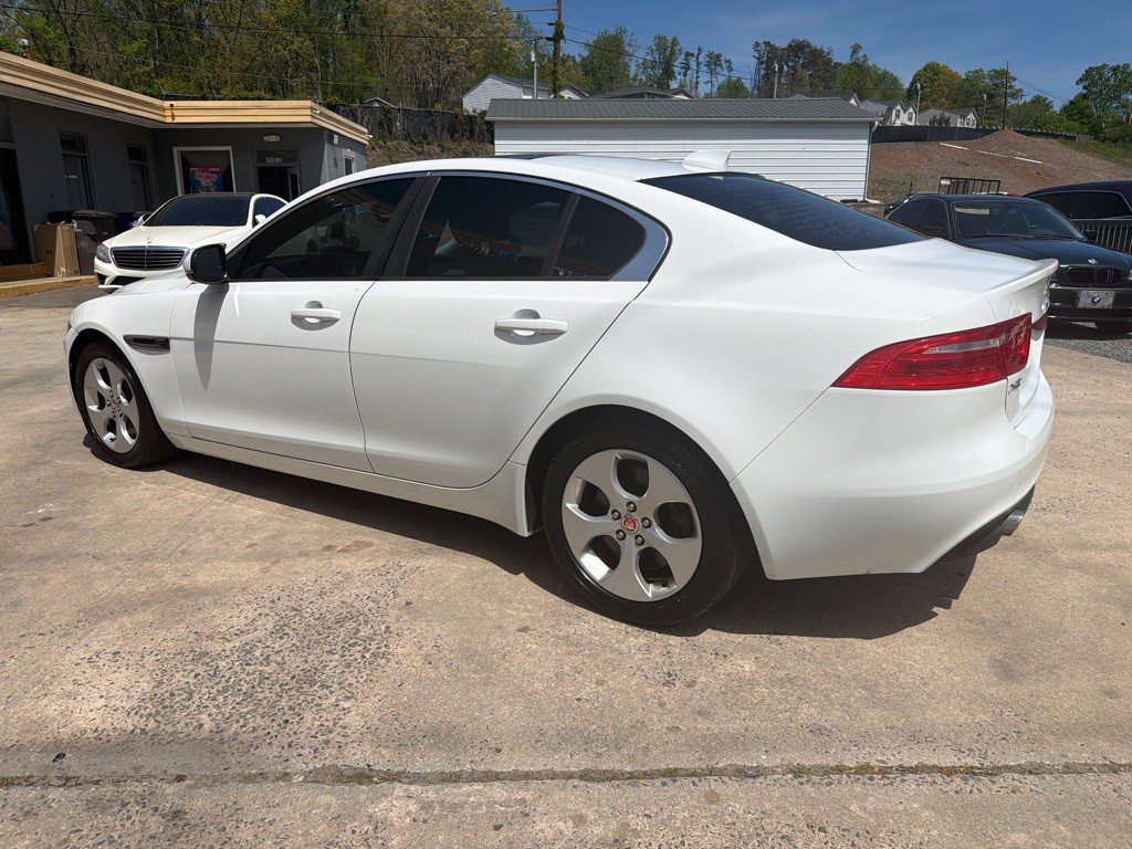 2017 Jaguar XE Image 5