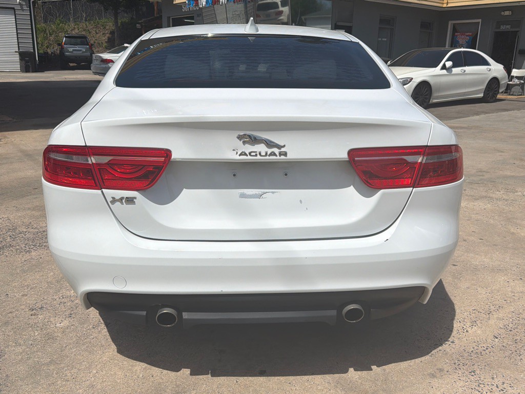 2017 Jaguar XE Image 6