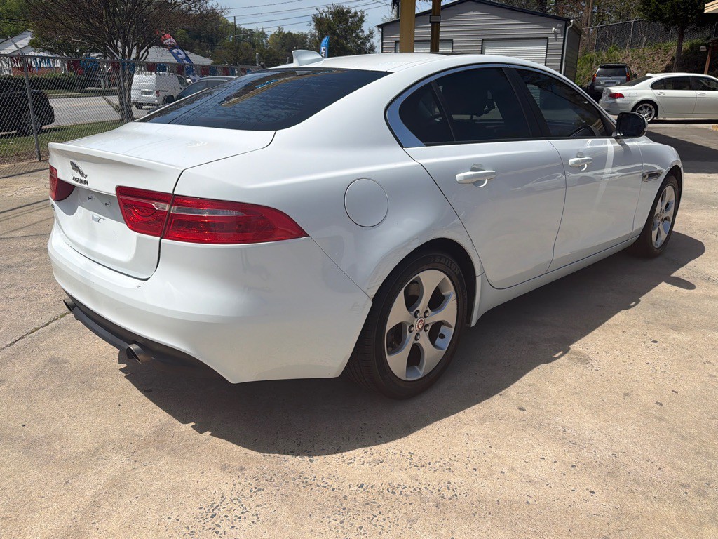 2017 Jaguar XE Image 7