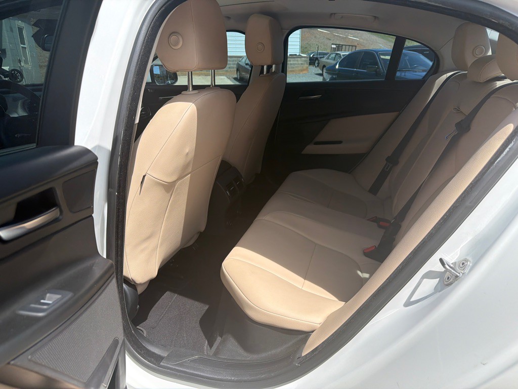 2017 Jaguar XE Image 11