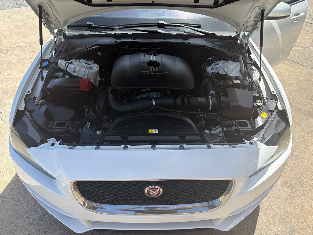 2017 Jaguar XE Image 18