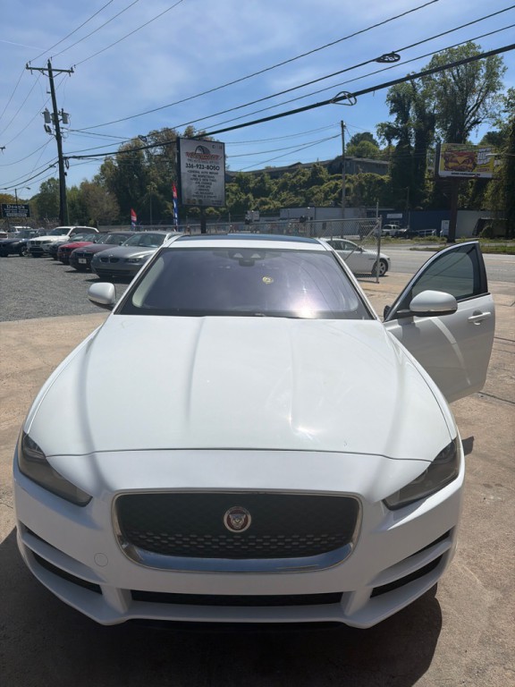 2017 Jaguar XE Image 19