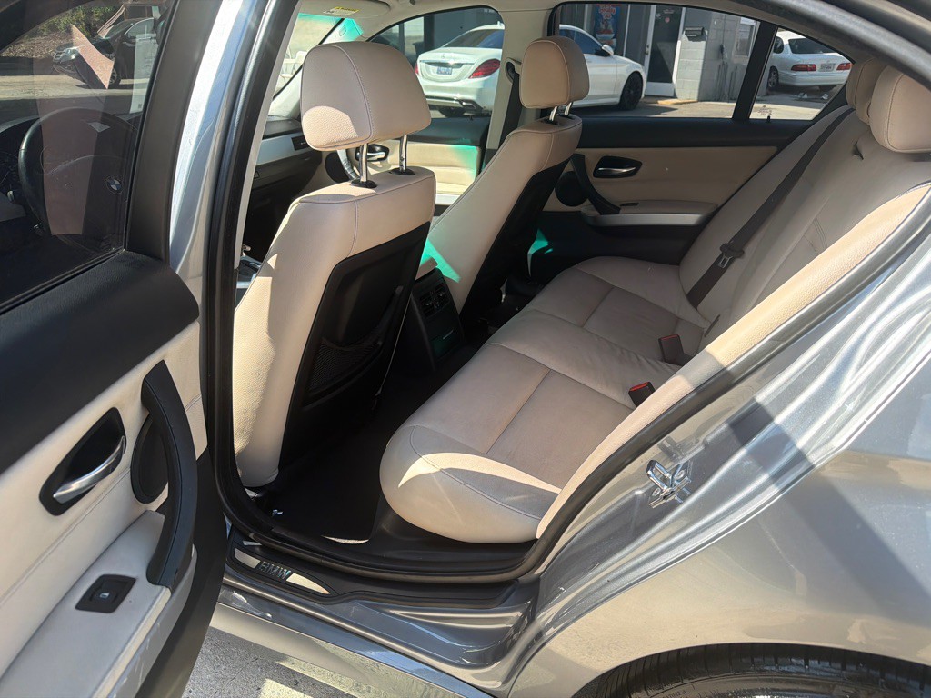 2009 BMW 3 Series Image 11