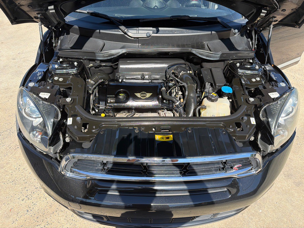2016 MINI Cooper Image 17