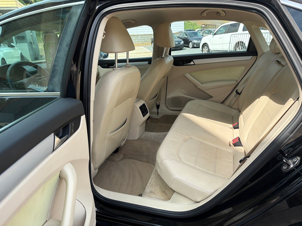 2013 Volkswagen Passat Image 10