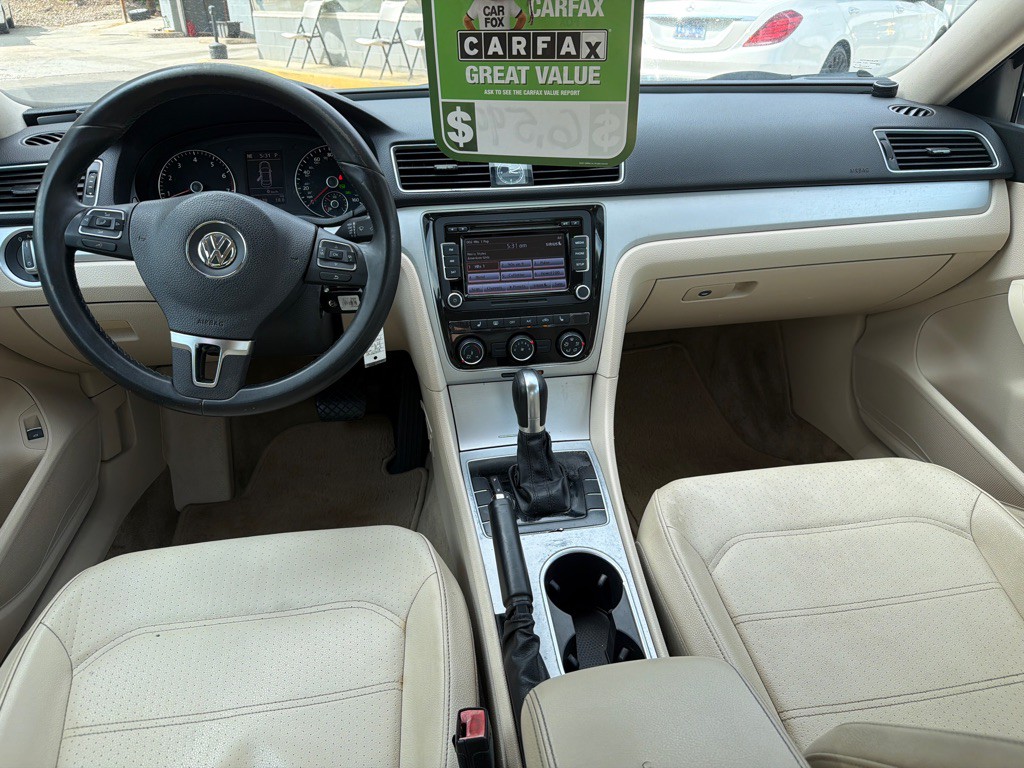 2013 Volkswagen Passat Image 11