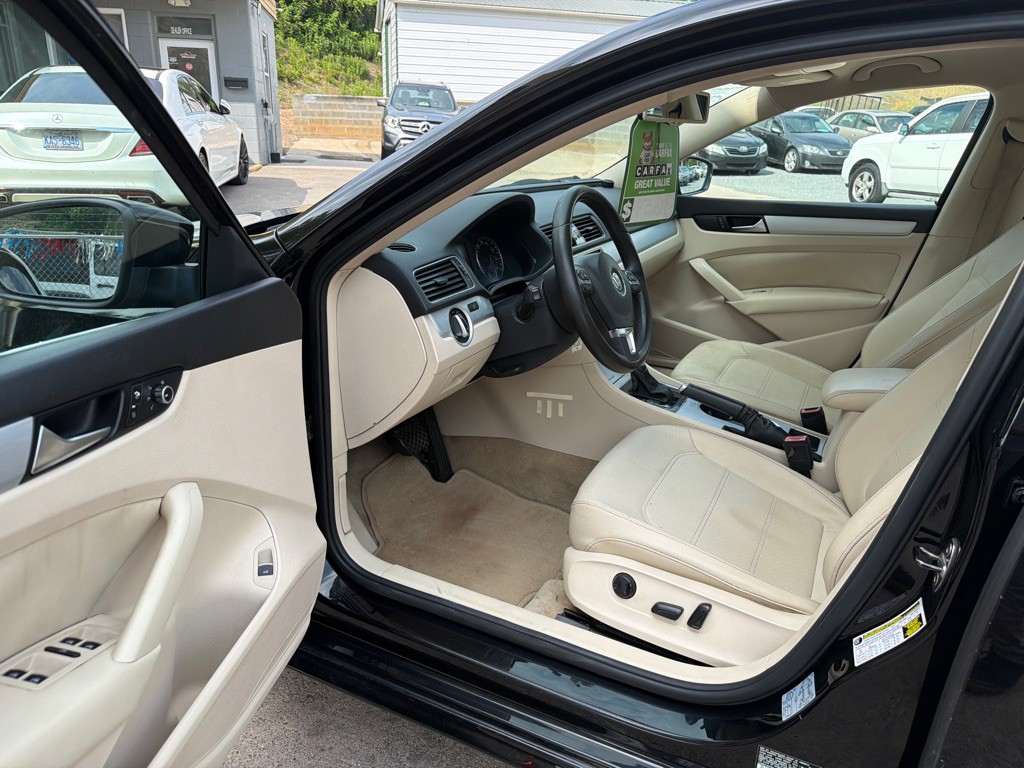2013 Volkswagen Passat Image 12